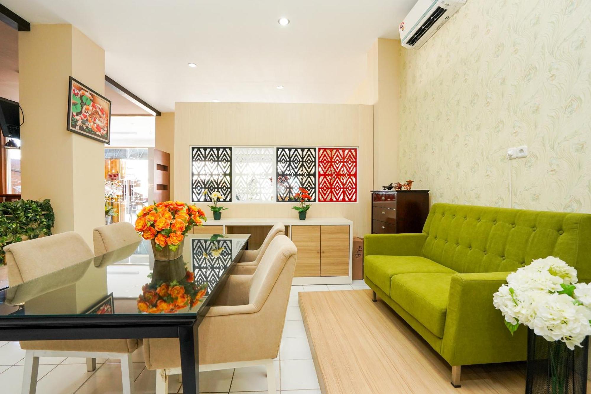 โอโย 1169 กูปัง กูนุง เรสซิเดนซ์ ชาเรียะฮ์ Hotel สุราบายา ภายนอก รูปภาพ